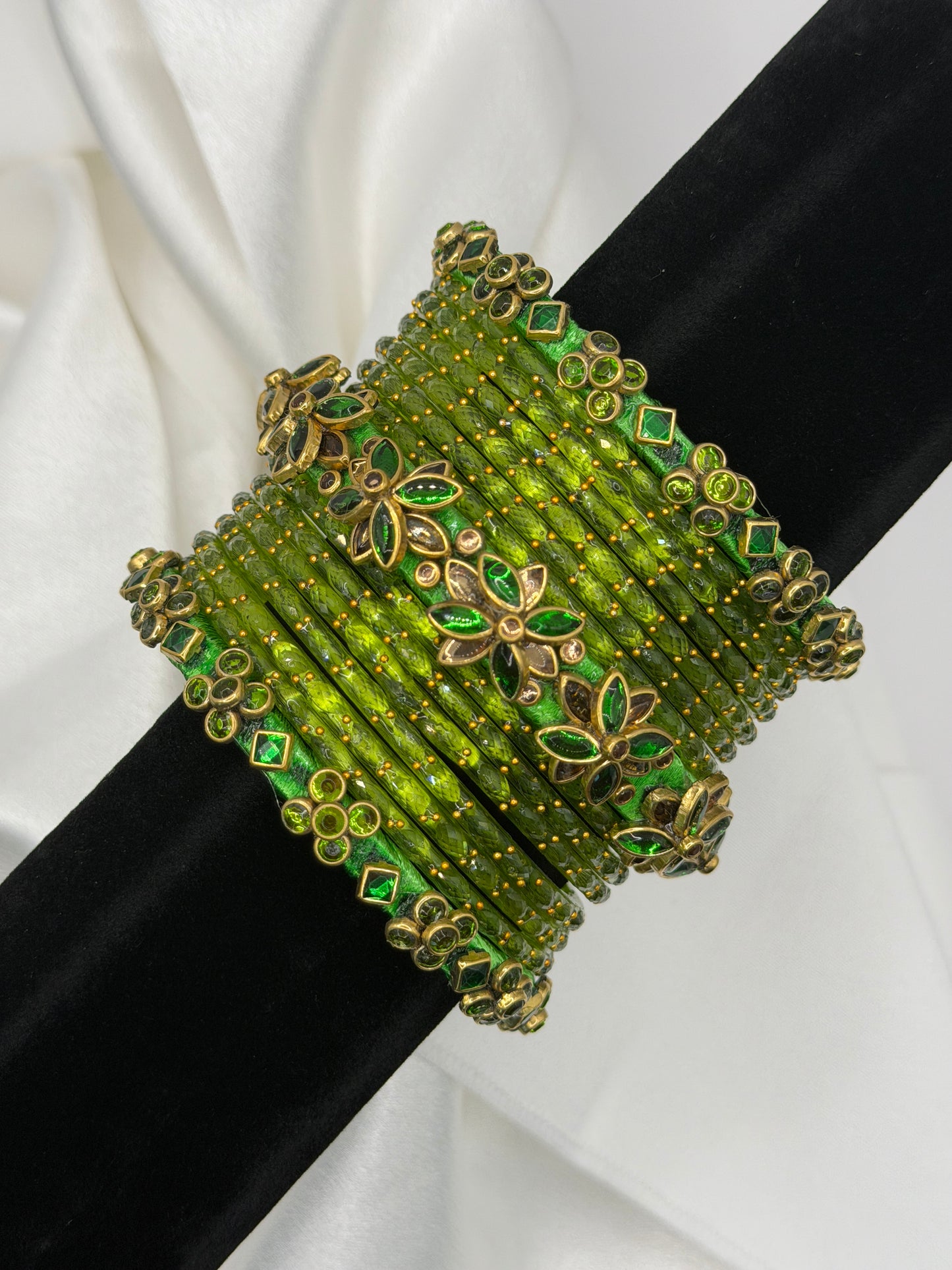 Sundari Glass Bangles Set