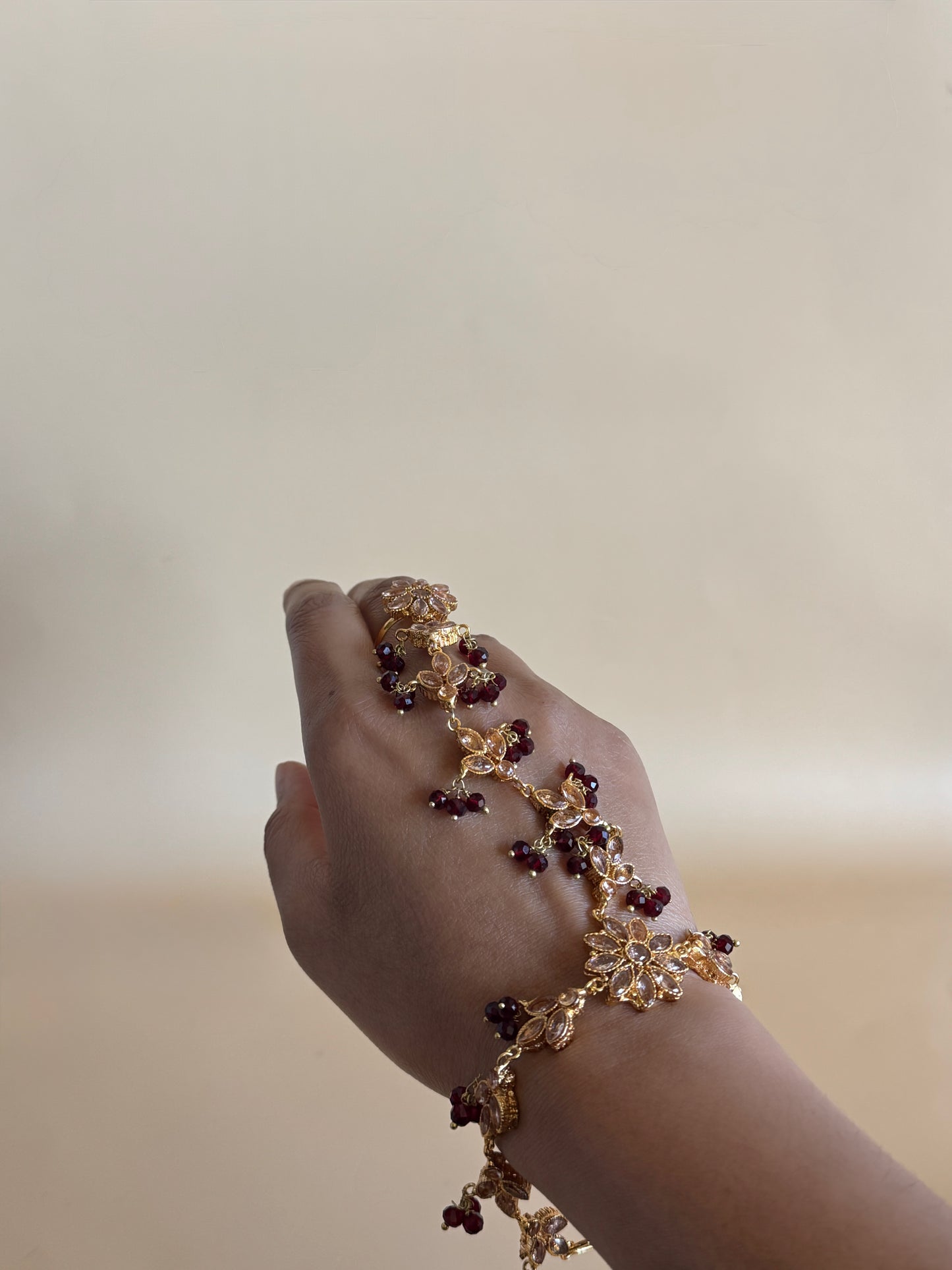 Laal Hathphool – Single Hand