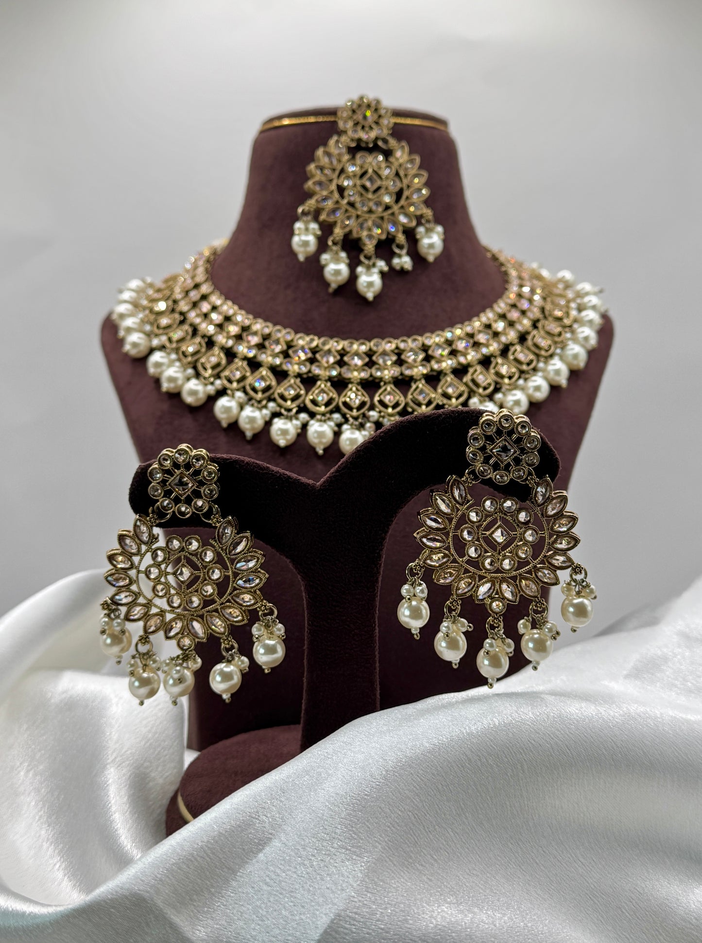 Barsha Necklace Set
