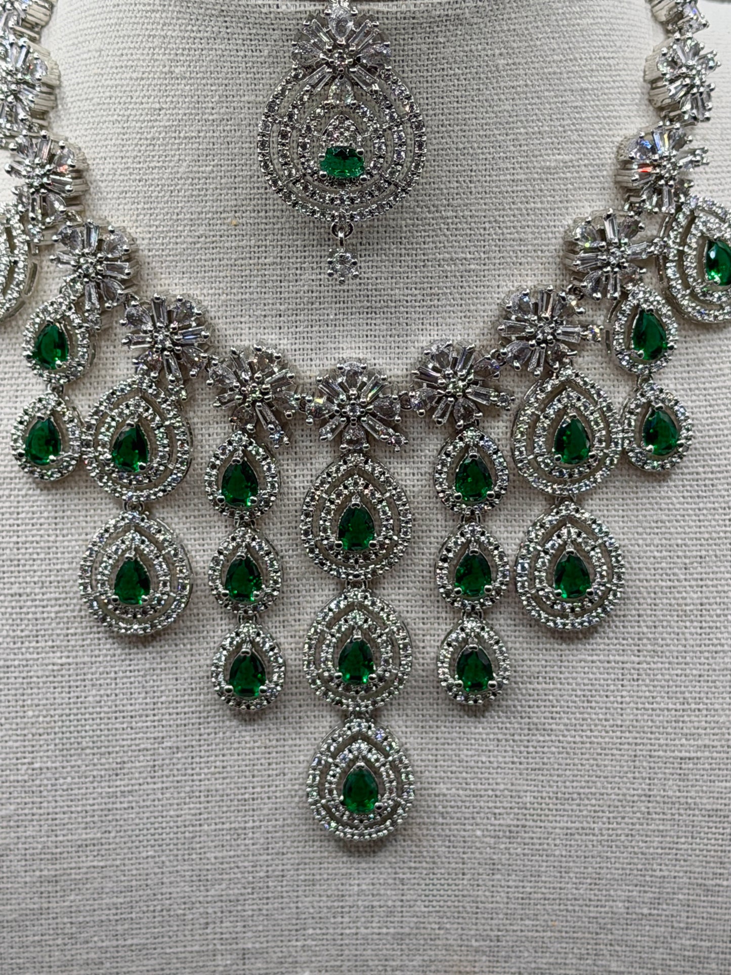 Anu AD Necklace Set