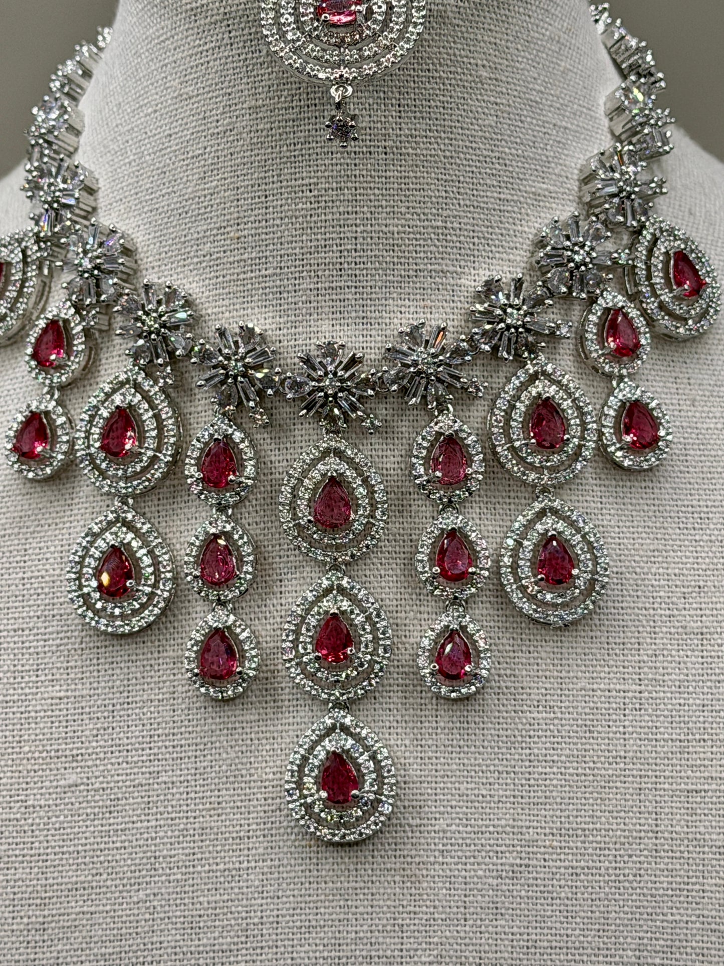 Anu AD Necklace Set