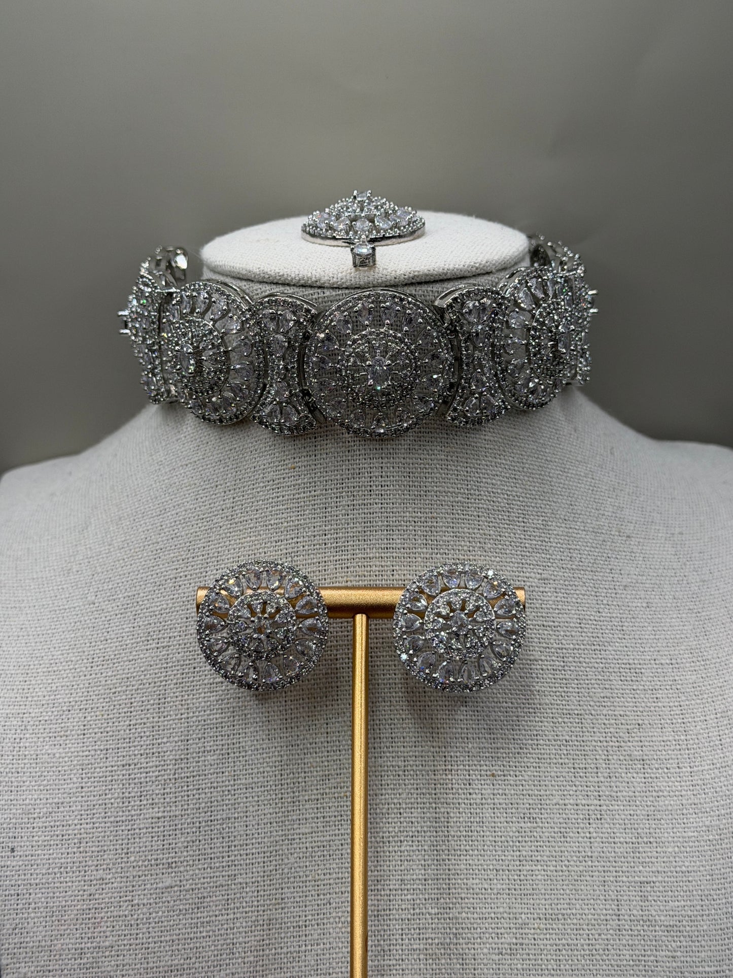Indi AD Choker Necklace Set