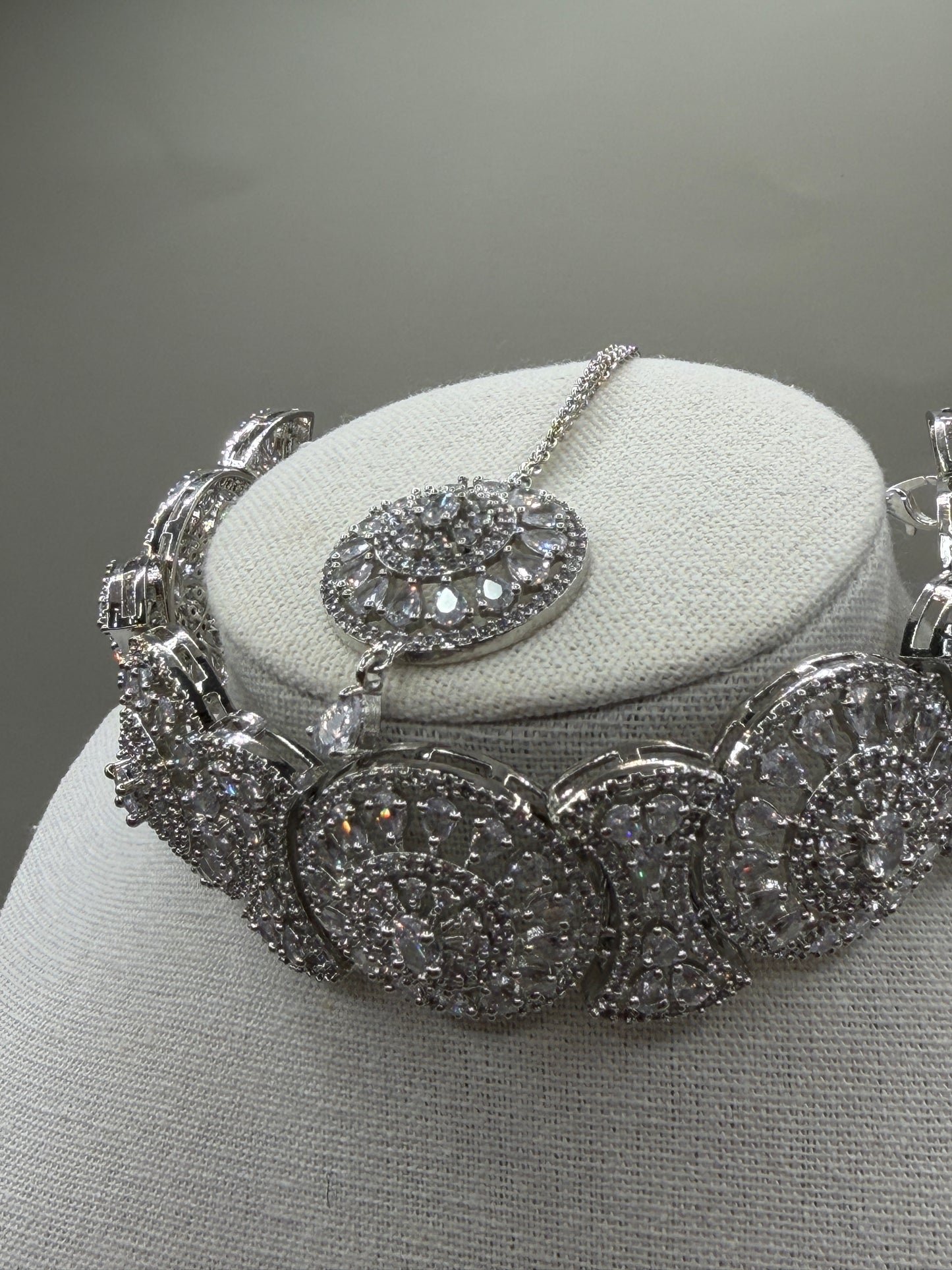 Indi AD Choker Necklace Set