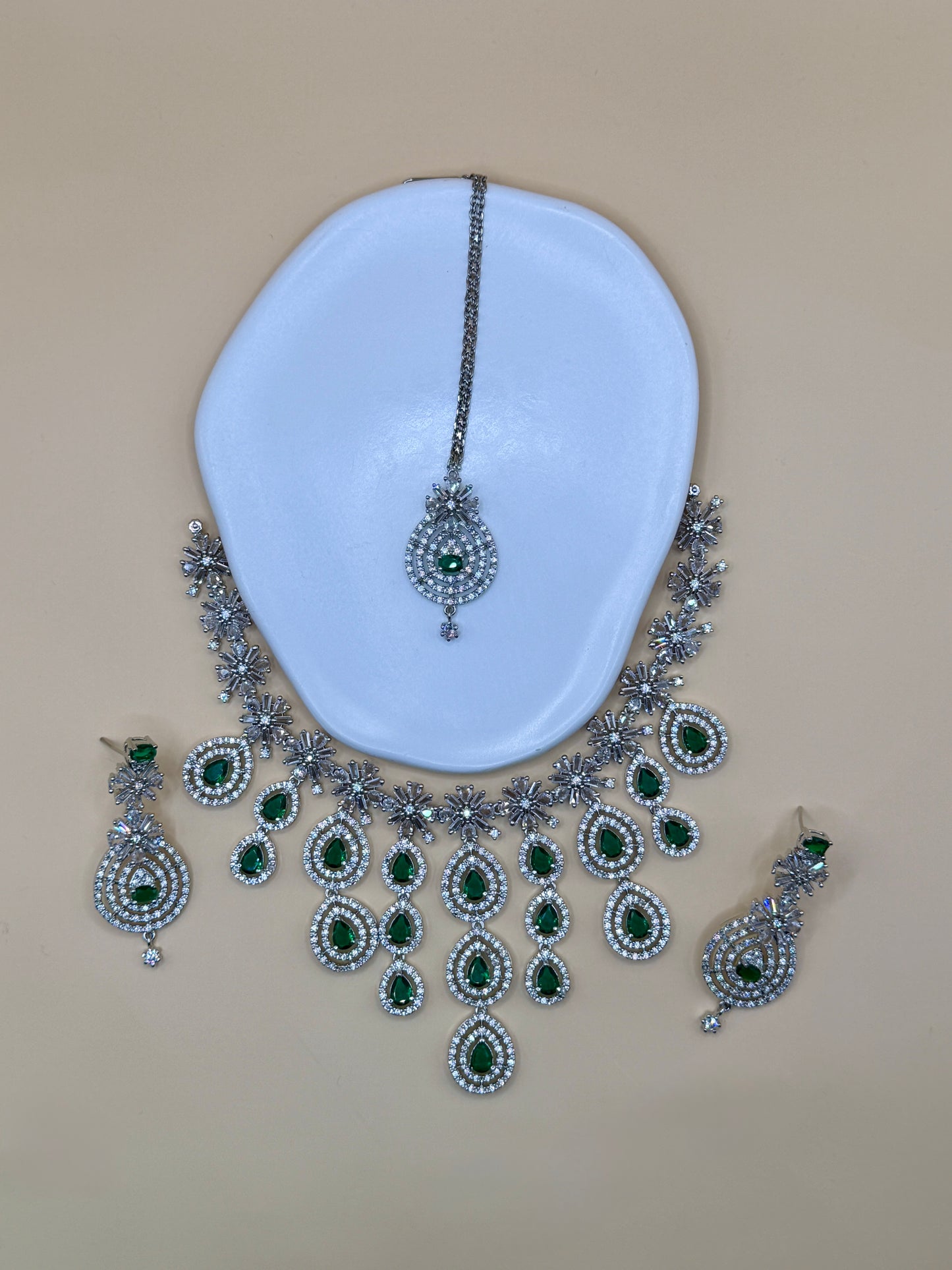 Anu AD Necklace Set