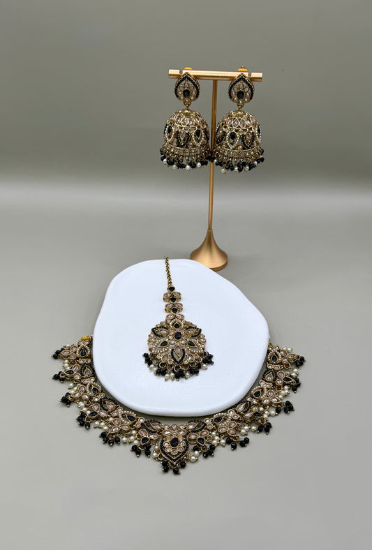 Priya Necklace Set