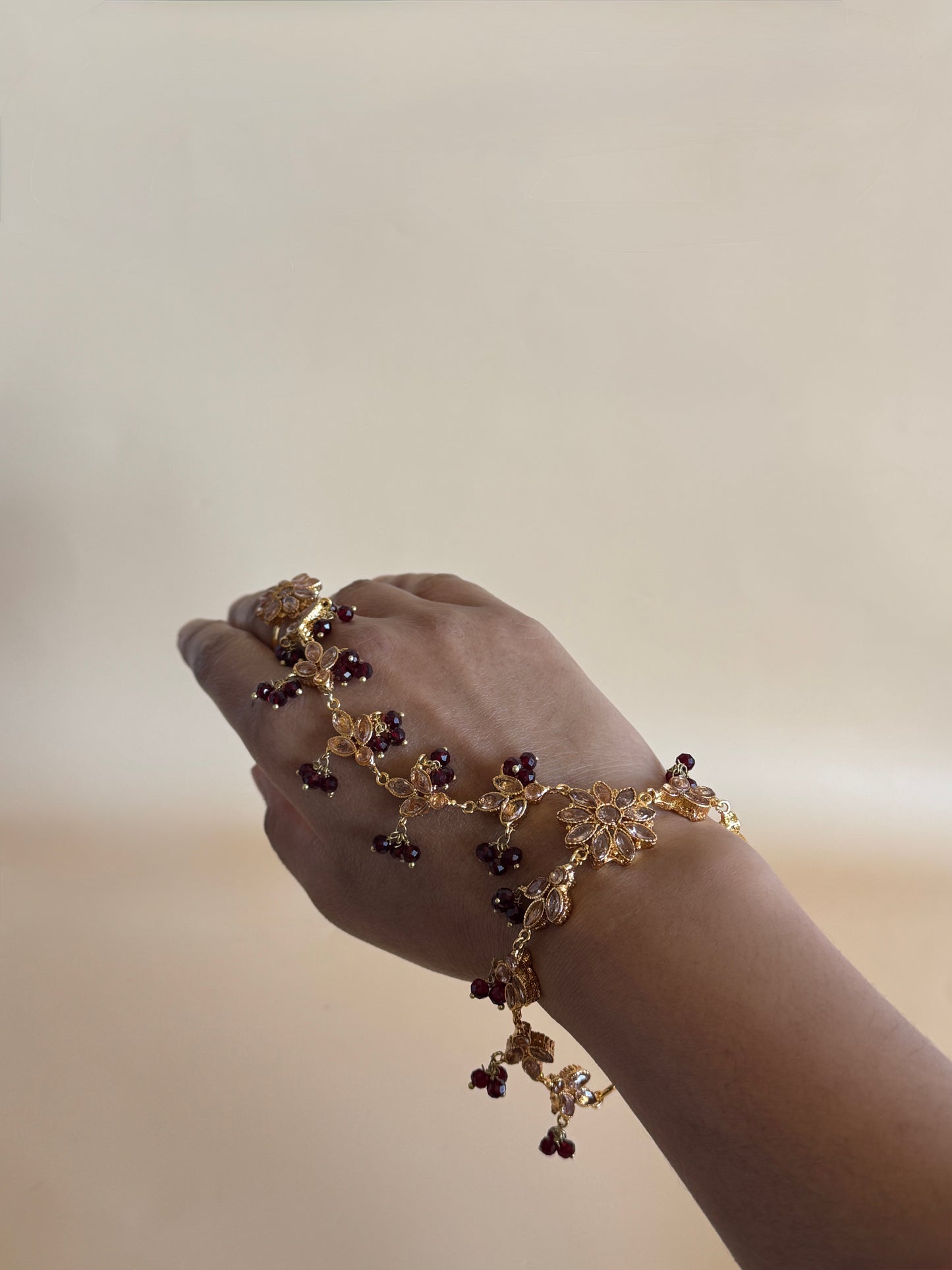 Laal Hathphool – Single Hand
