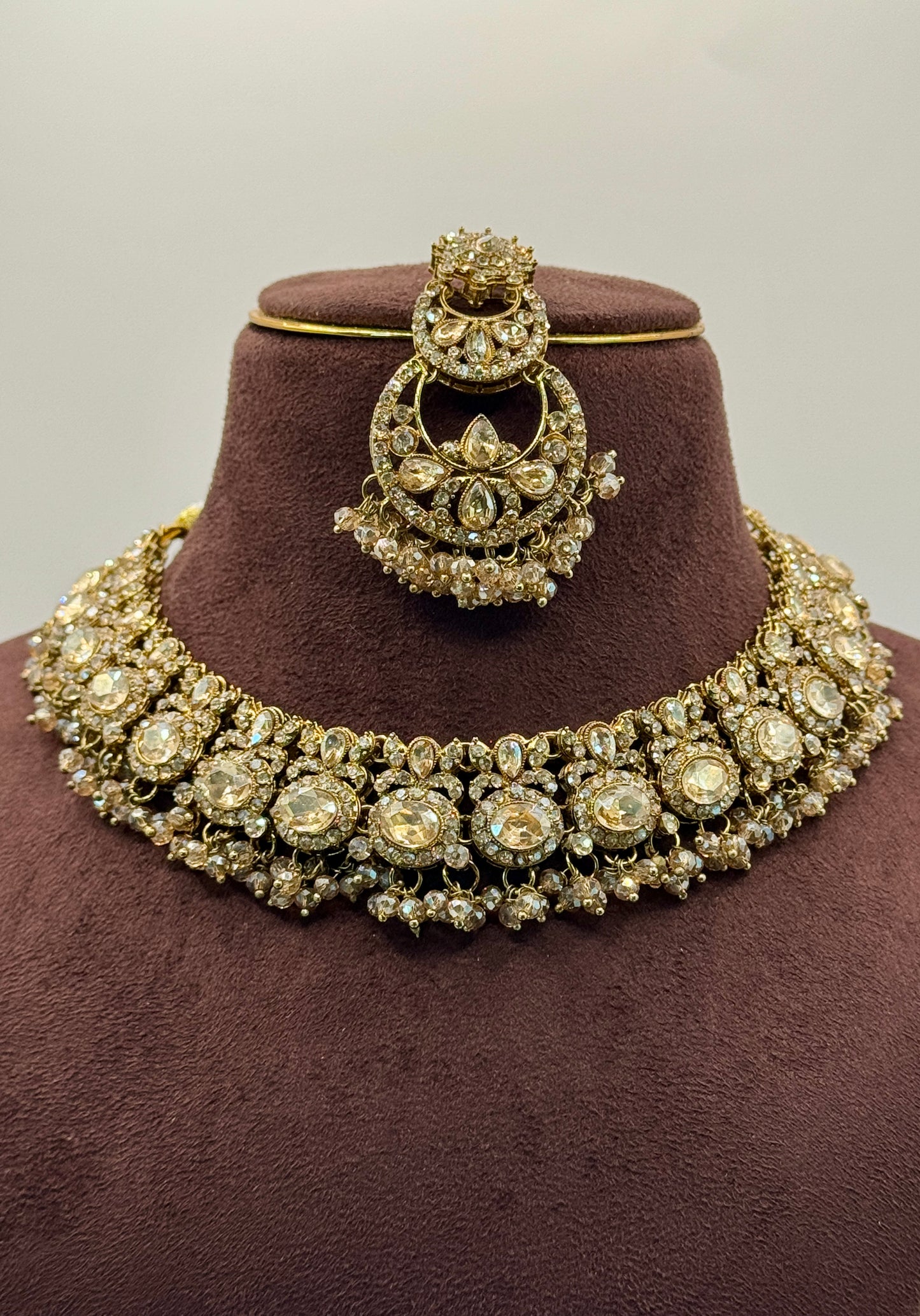 Amara Golden Necklace Set