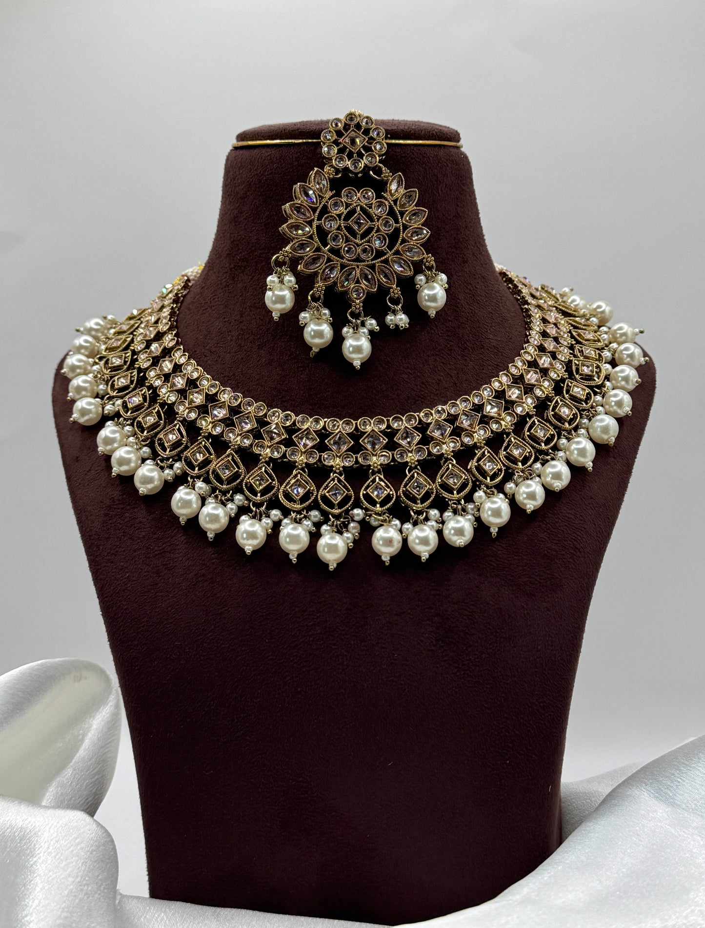 Barsha Necklace Set