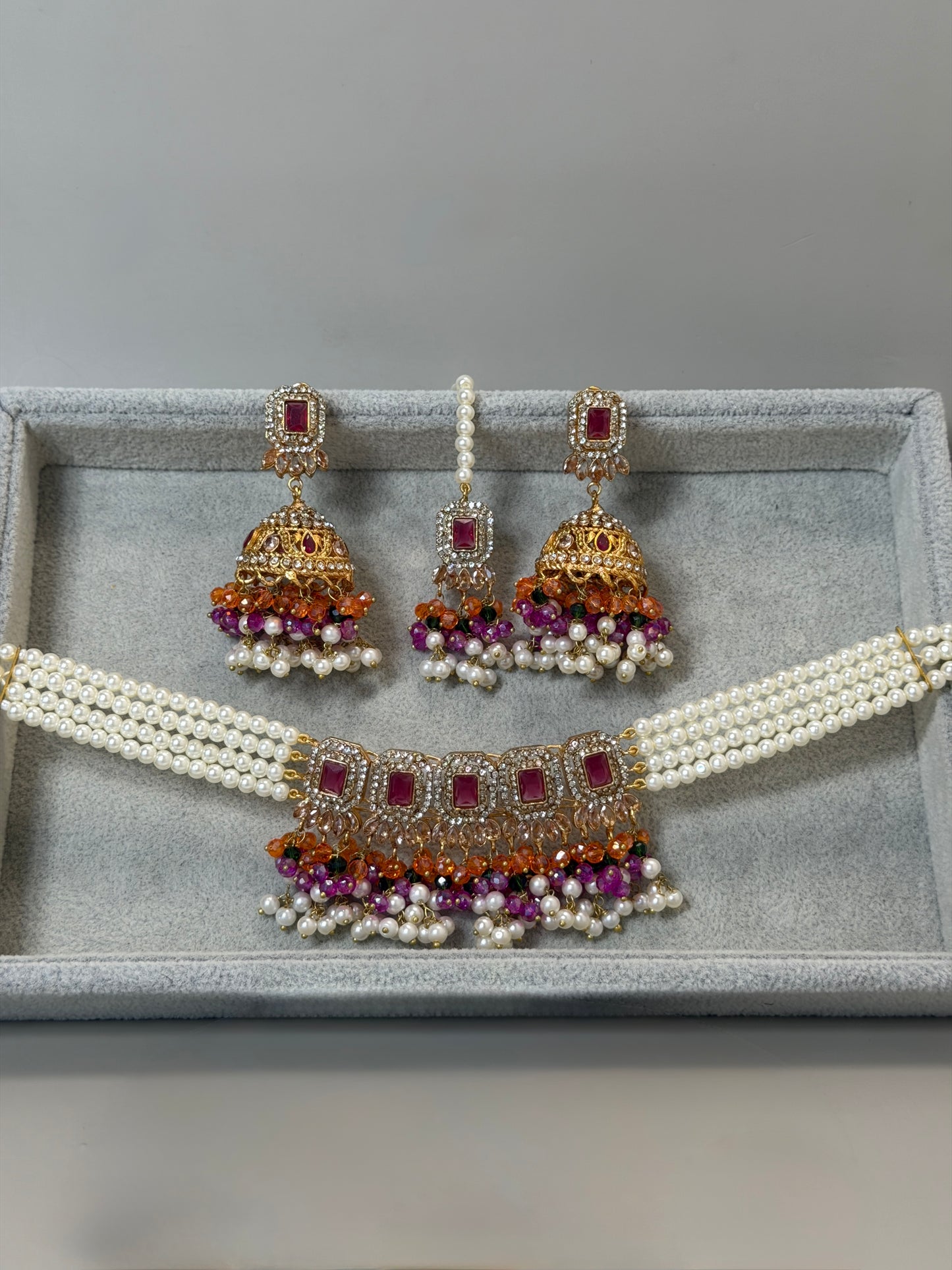 Hina Choker Set
