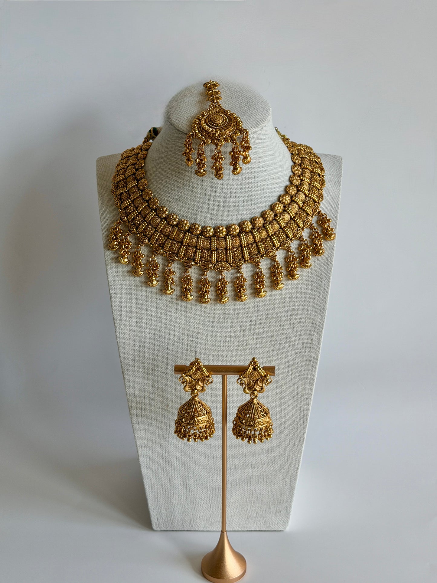 Alina Antique Gold Necklacest