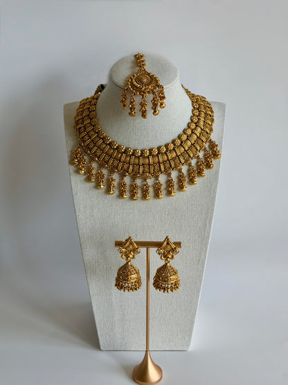 Alina Antique Gold Necklacest