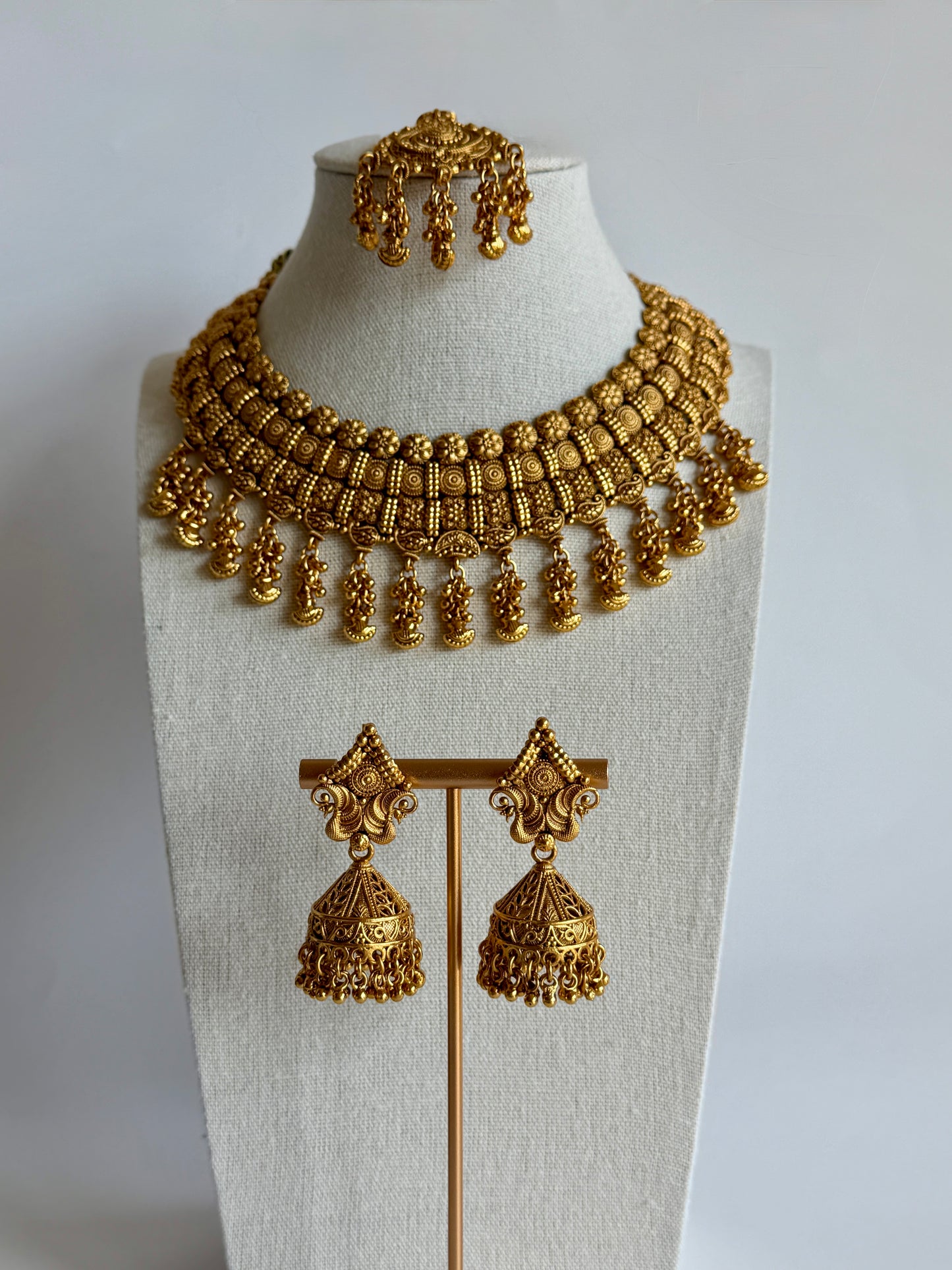 Alina Antique Gold Necklacest