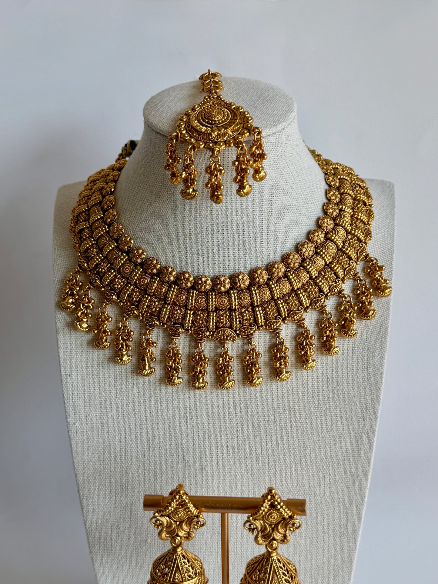 Alina Antique Gold Necklacest